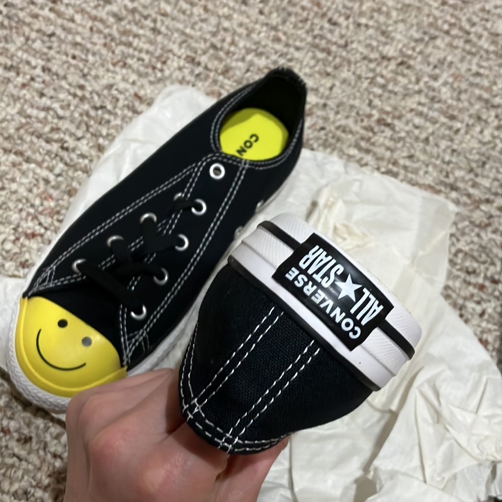 Converse Chuck Taylor All Star Low 'Smiley Face - Black' 665707C big kids US 4 - Picture 10 of 13